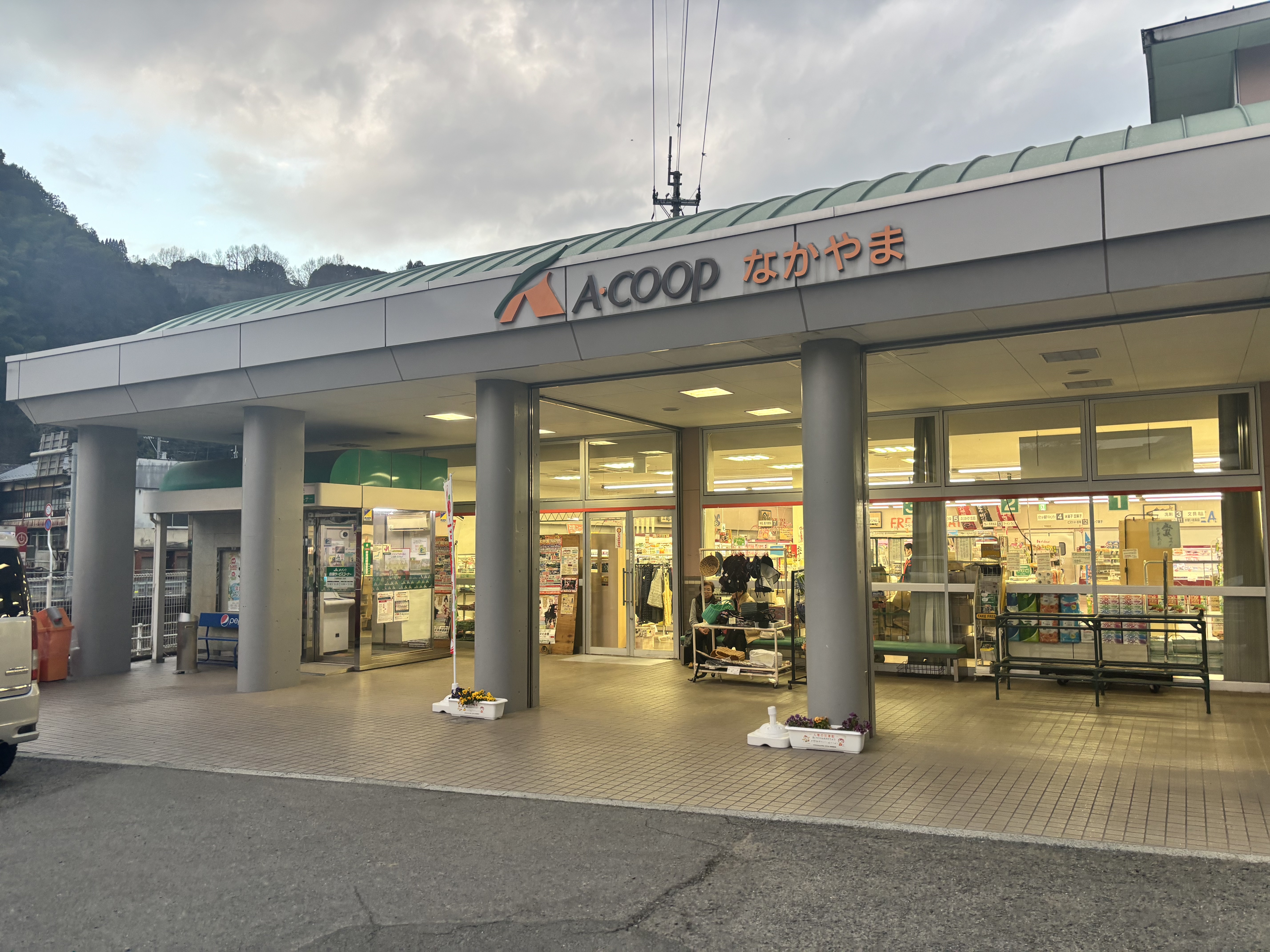 【Aコープなかやま店】食物販や販促イベントに最適な入口付近の屋外スペース