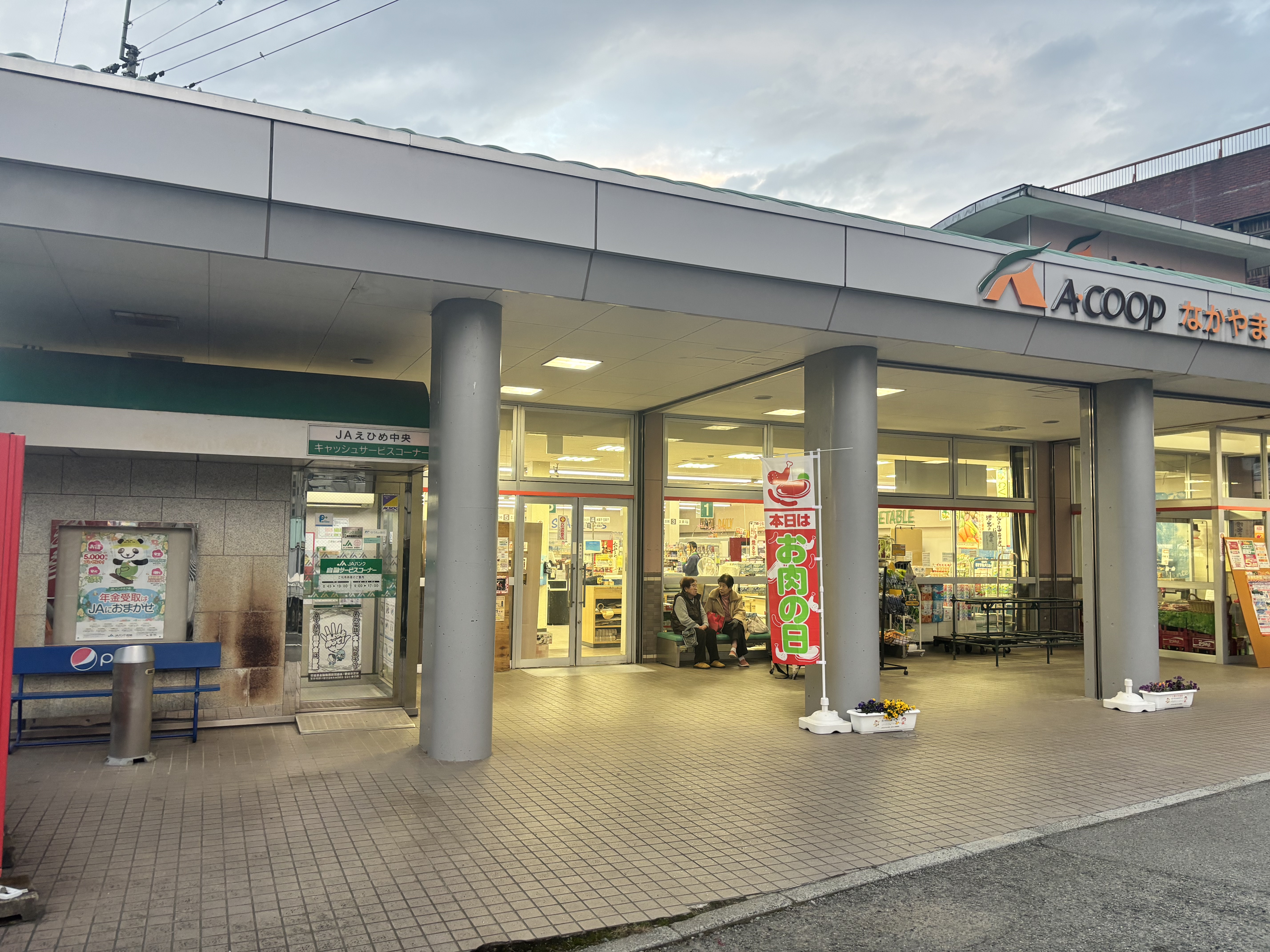 【Aコープなかやま店】食物販や販促イベントに最適な入口付近の屋外スペース