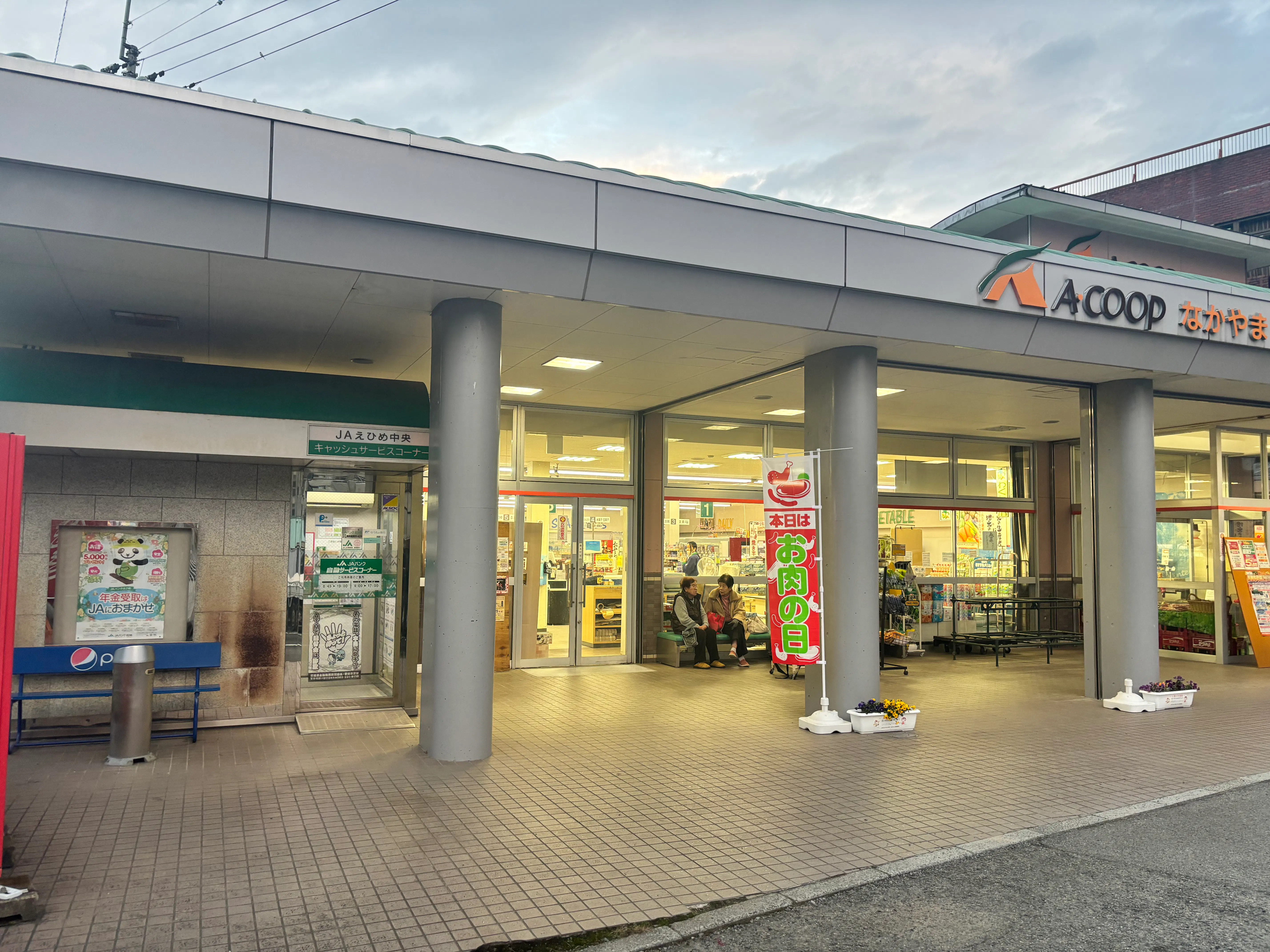 【Aコープなかやま店】食物販や販促イベントに最適な入口付近の屋外スペース