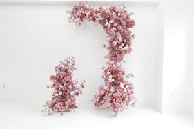 【恵比寿駅5分】展示会、ギャラリー、撮影用途に最適な2面採光で自然光あふれるイベントスペース。ハンガーラック6本貸出。