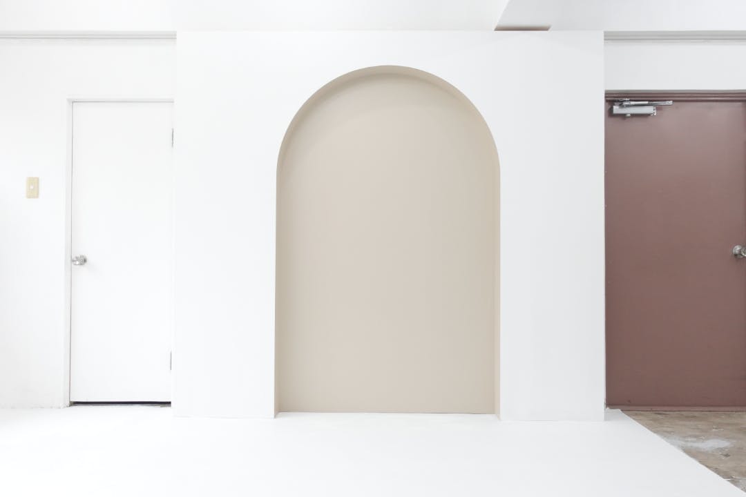 【恵比寿駅5分】展示会、ギャラリー、撮影用途に最適な2面採光で自然光あふれるイベントスペース。ハンガーラック6本貸出。