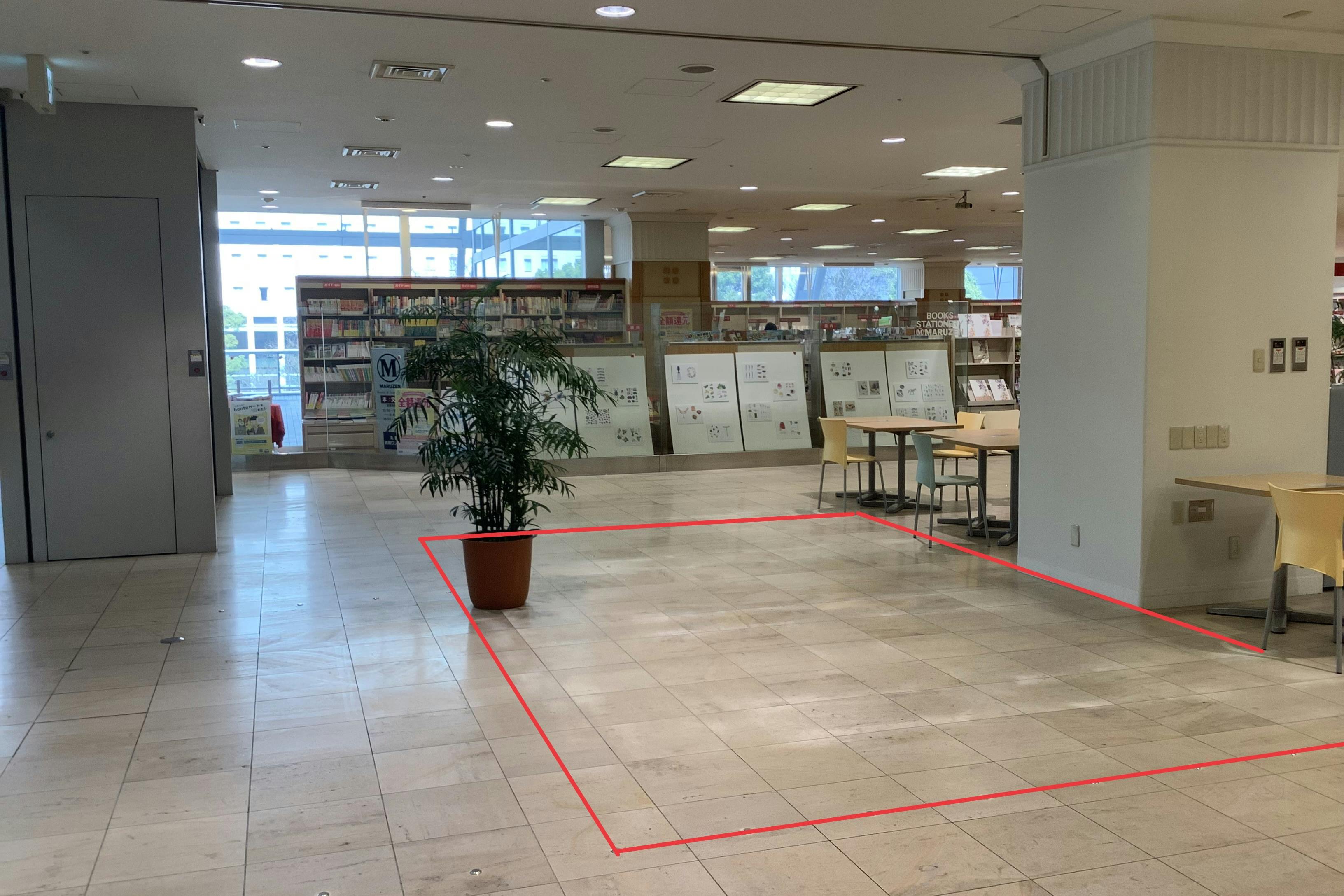 【東京ビッグサイト駅 直結/TFTビル(区画③)】オフィスワーカー向けのプロモーションイベントや物産展等に最適なイベントスペース(2F出入口付近)