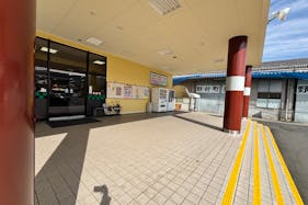 【Aコープのむら店】食物販や販促イベントに最適な入口横の屋外軒下スペース