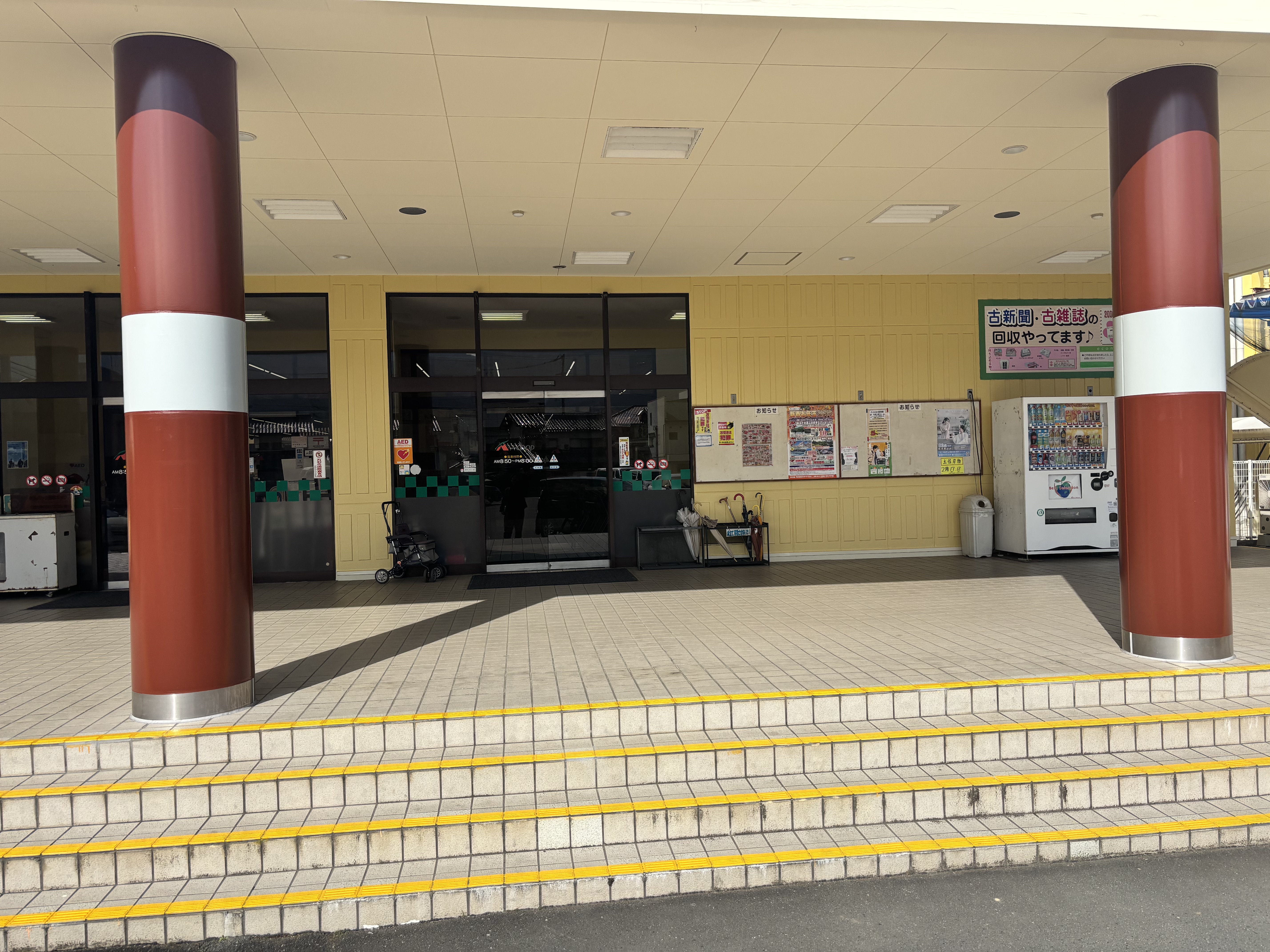 【Aコープのむら店】食物販や販促イベントに最適な入口横の屋外軒下スペース