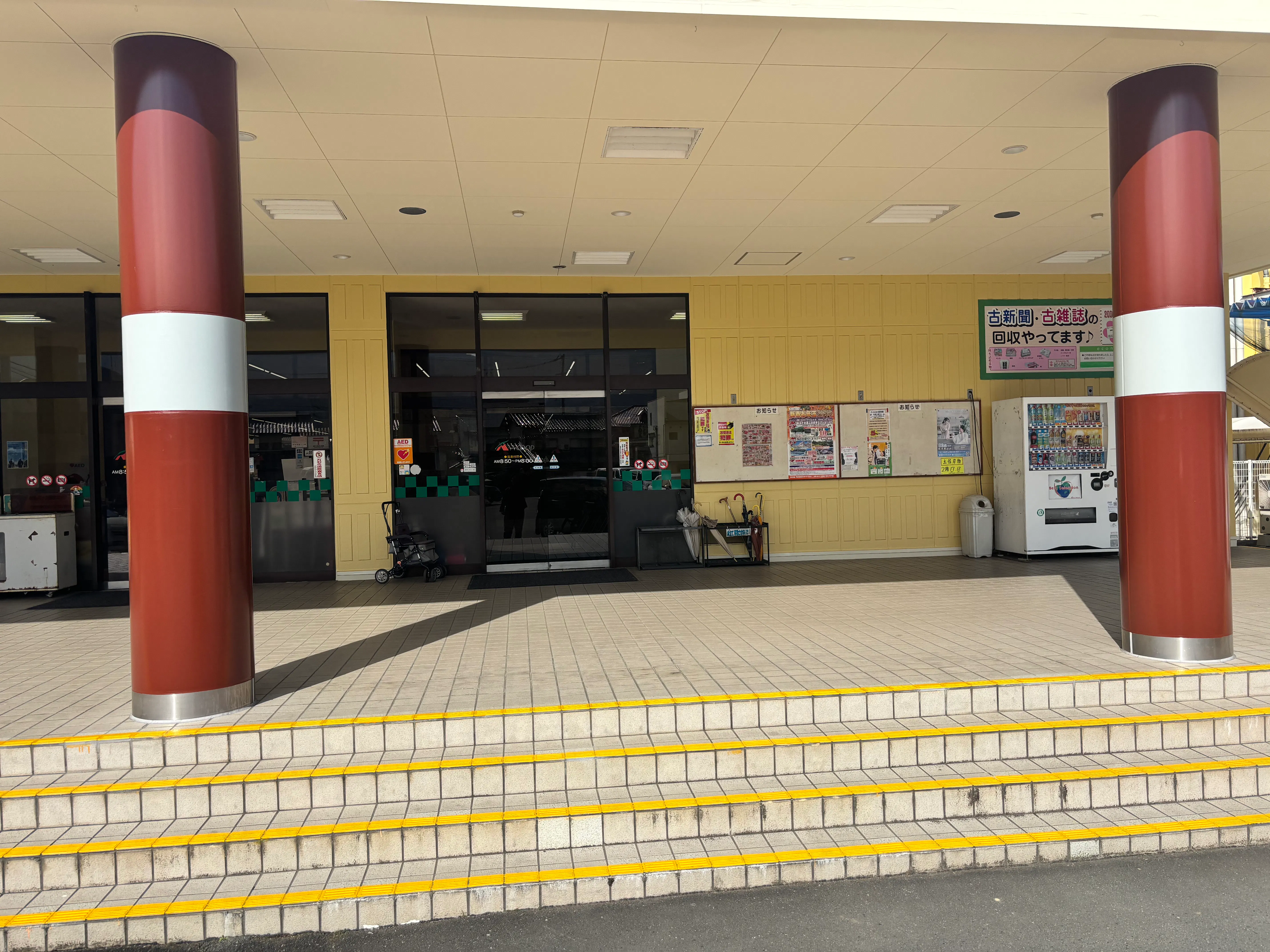 【Aコープのむら店】食物販や販促イベントに最適な入口横の屋外軒下スペース