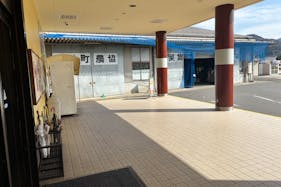 【Aコープのむら店】食物販や販促イベントに最適な入口横の屋外軒下スペース