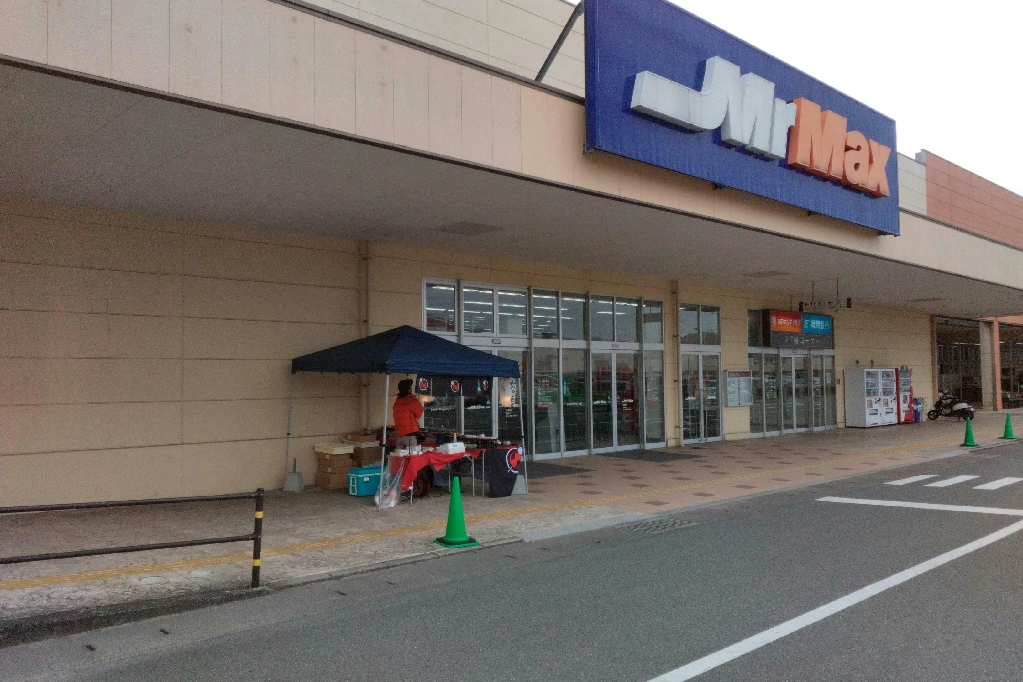 【ミスターマックス 筑紫野店】店頭(トイレ側) 販促プロモーションや物販用途に最適な総合ディスカウントストアの催事イベントスペース