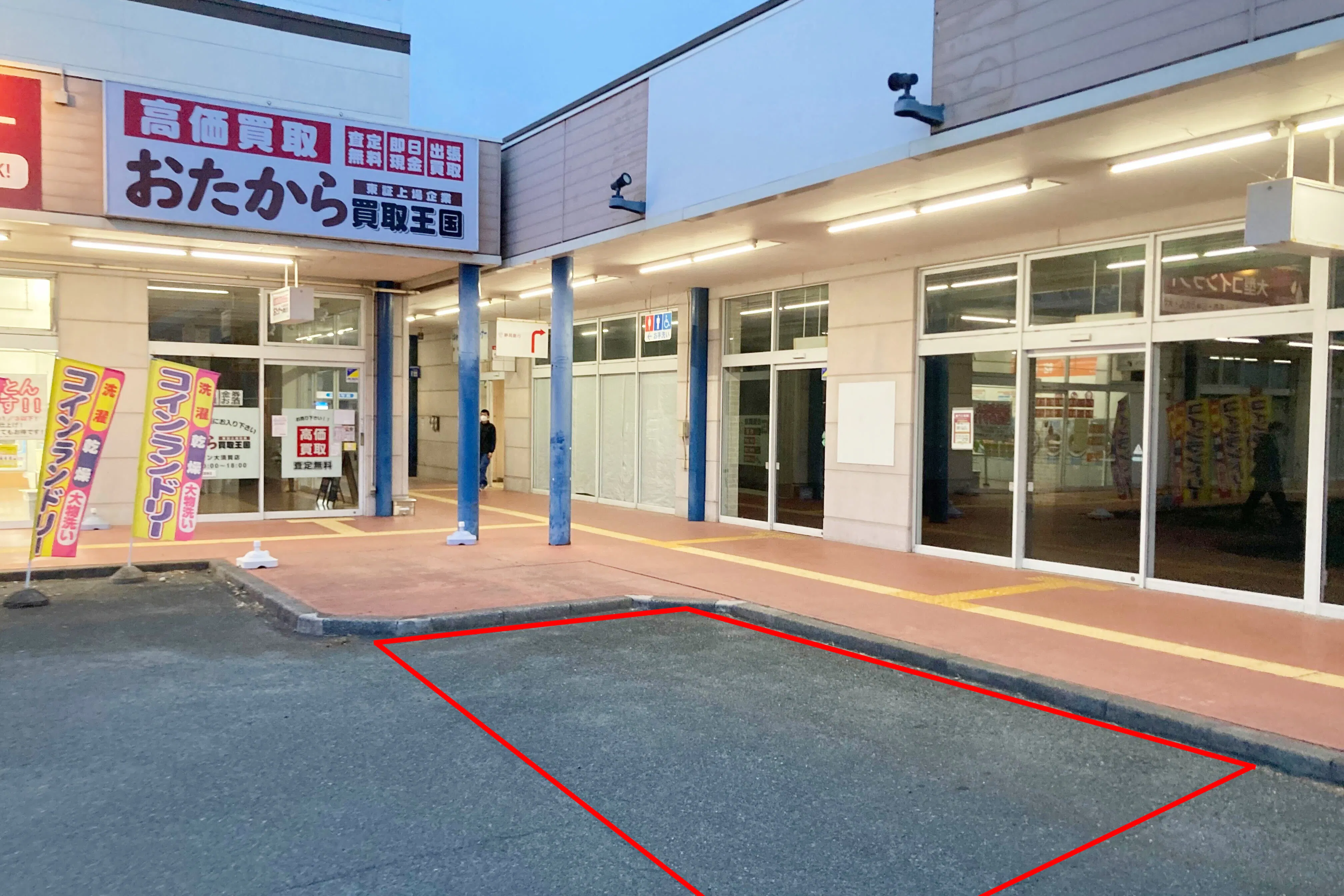 【イオンタウン大須賀】キッチンカー等の移動販売に最適な大型駐車場に面した屋外スペース