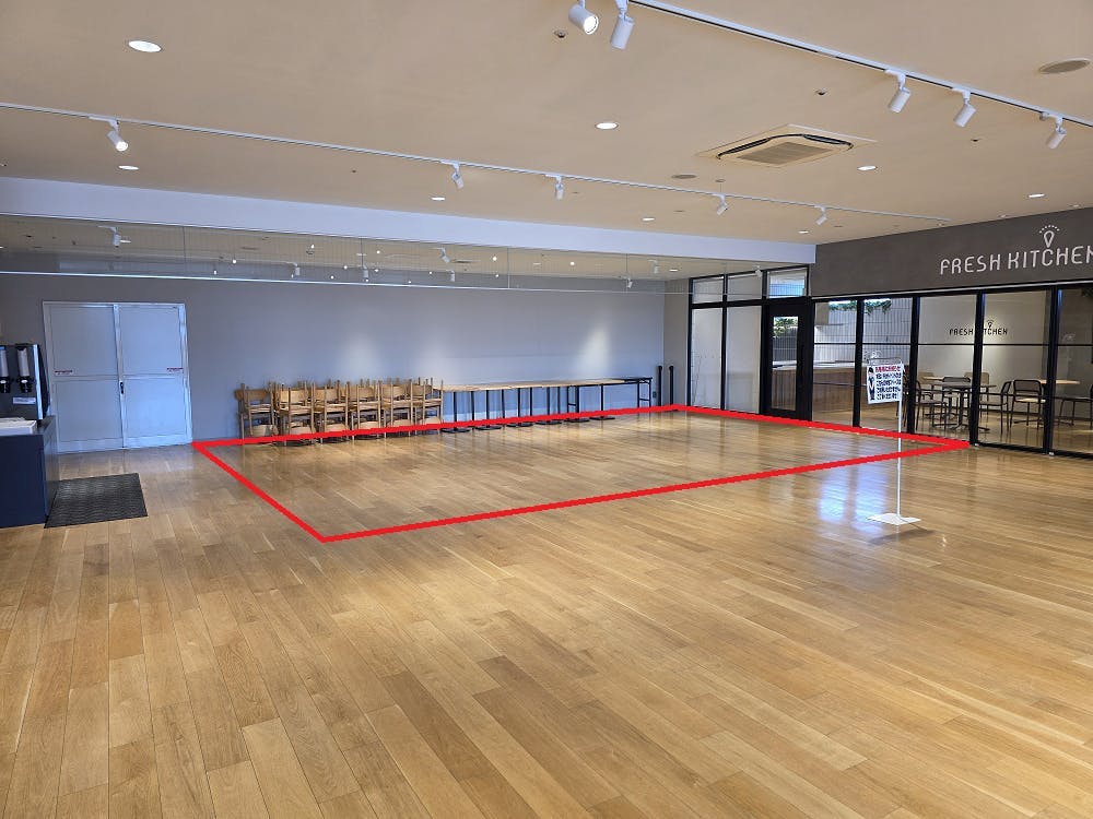 【駿河屋アスモ店】物販や展示会に最適な館内中央にある50㎡のあるレンタルスペース の画像