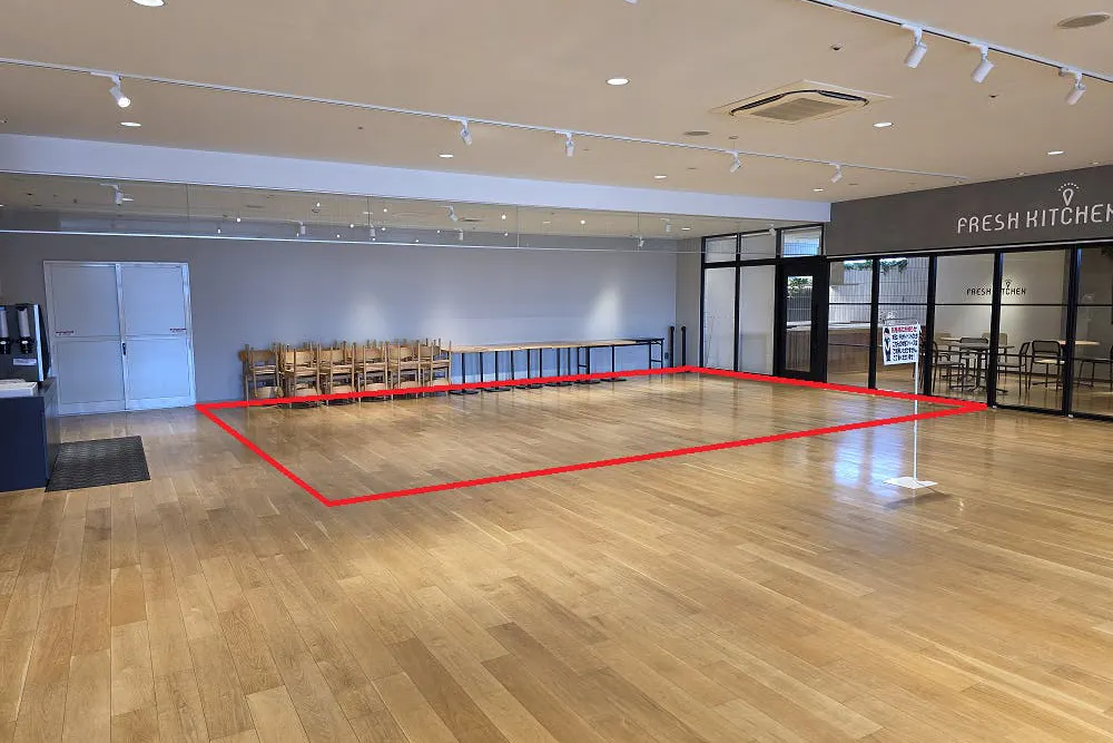 【駿河屋アスモ店】物販や展示会に最適な館内中央にある50㎡のあるレンタルスペース