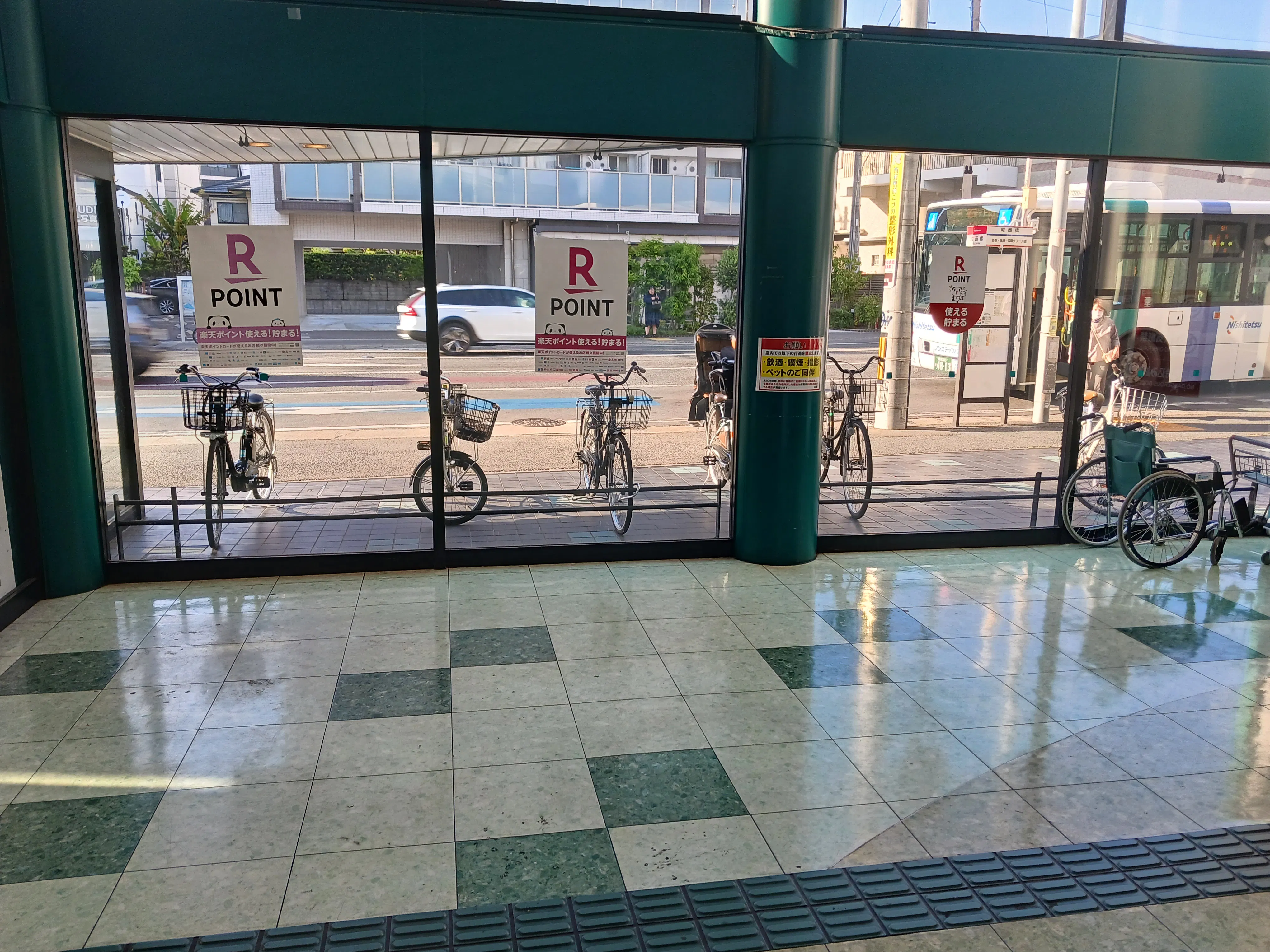 【レガネット城西】エレベーターの横 販促プロモーションや物販に最適なスーパー店内催事イベントスペース