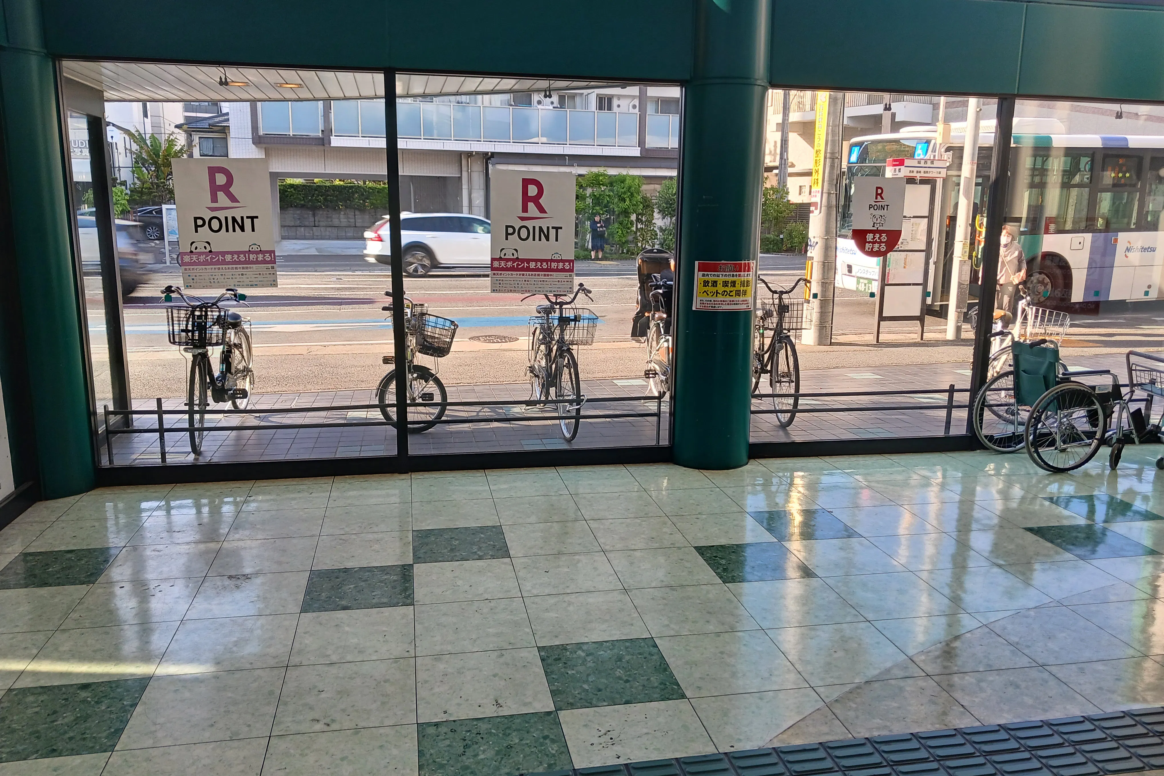 【レガネット城西】エレベーターの横 販促プロモーションや物販に最適なスーパー店内催事イベントスペース