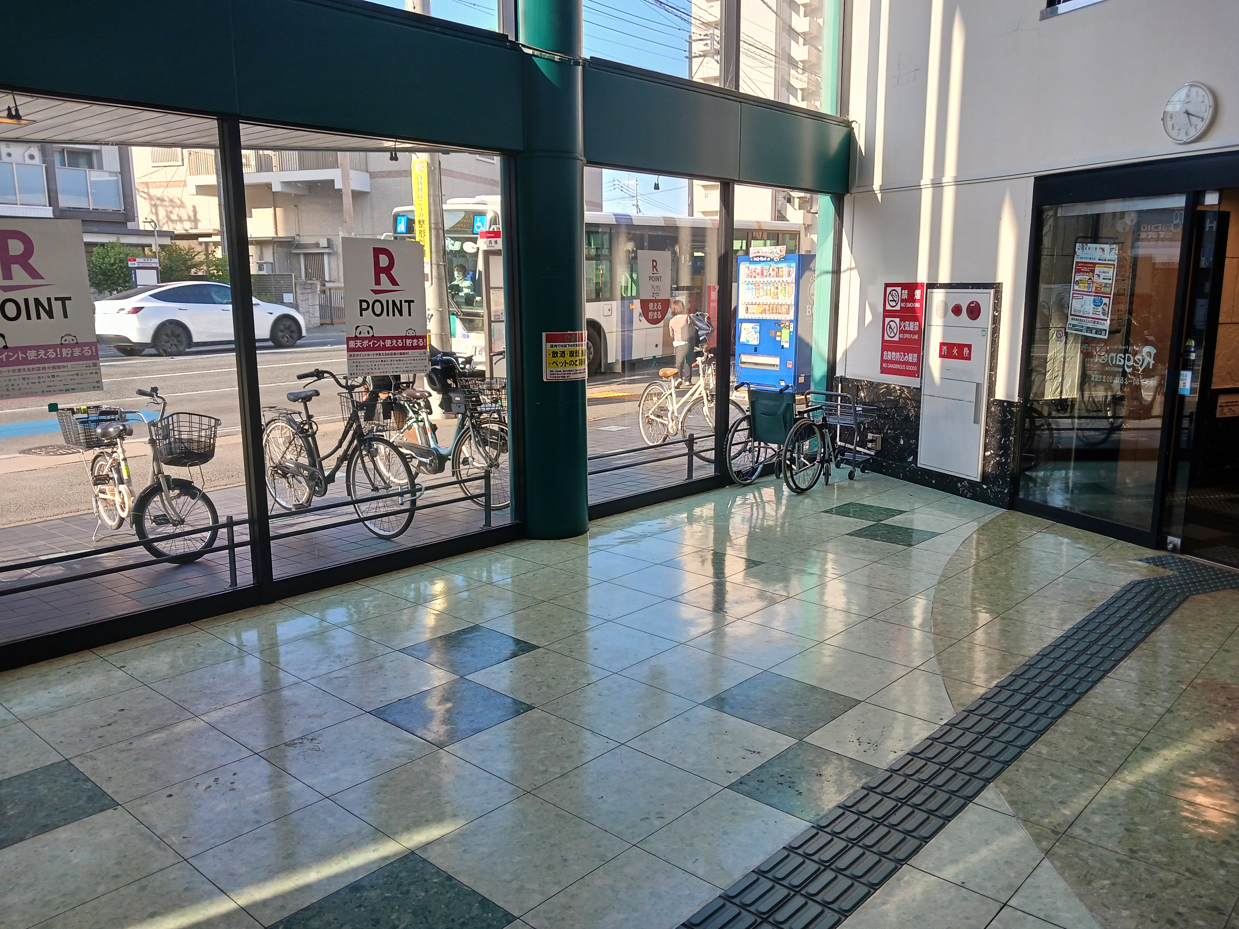 【レガネット城西】エレベーターの横 販促プロモーションや物販に最適なスーパー店内催事イベントスペースの画像6