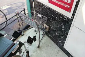 【レガネット城西】エレベーターの横 販促プロモーションや物販に最適なスーパー店内催事イベントスペース