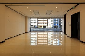 【三田駅8分】展示会・ポップアップストア・イベントに適した車両展示可能なガラス張りのスペース