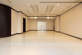 【三田駅8分】展示会・ポップアップストア・イベントに適した車両展示可能なガラス張りのスペース