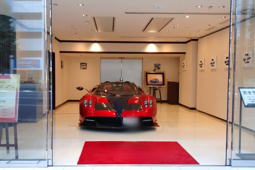 【三田駅8分】展示会・ポップアップストア・イベントに適した車両展示可能なガラス張りのスペース