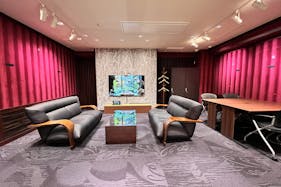 【三田駅8分】展示会・ポップアップストア・イベントに適した車両展示可能なガラス張りのスペース