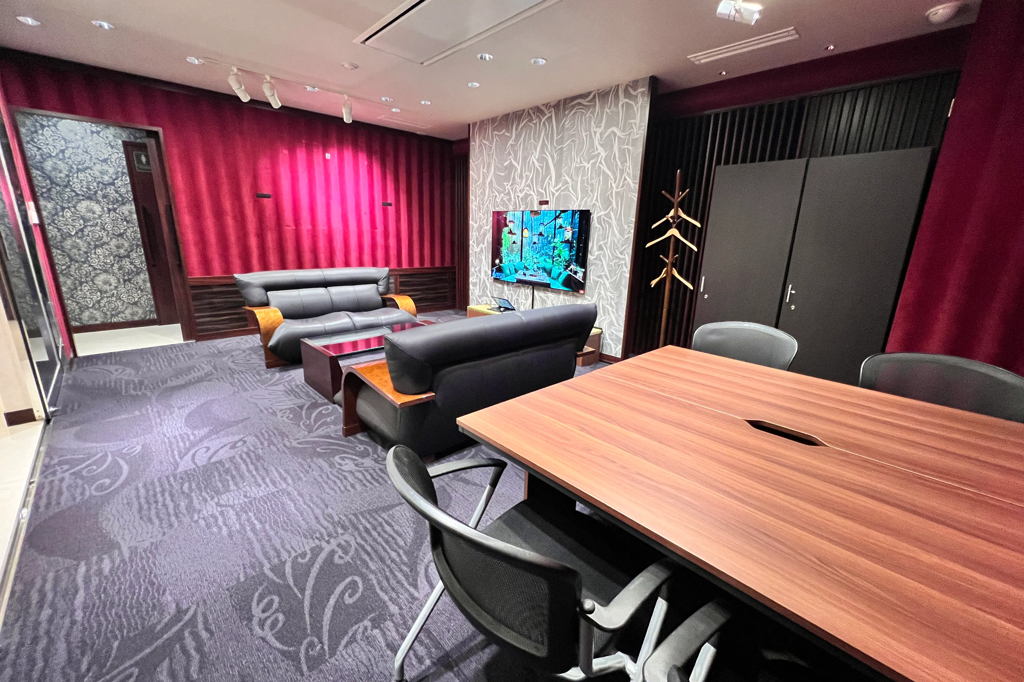 【三田駅8分】展示会・ポップアップストア・イベントに適した車両展示可能なガラス張りのスペース