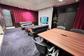 【三田駅8分】展示会・ポップアップストア・イベントに適した車両展示可能なガラス張りのスペース