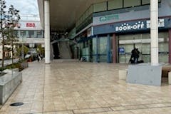 【松竹大船ショッピングセンターC区画】キッチンカー出店やプロモーションに最適!B棟1階ブックオフ正面入口ファニチャー前の屋外イベントスペース