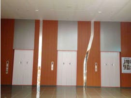 【イオンモール名古屋茶屋】モール内広告 エレベーター扉の画像