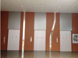 【イオンモール名古屋茶屋】モール内広告 エレベーター扉の画像