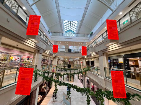 【イオンモール秋田】モール内広告 通路フラッグバナーの画像