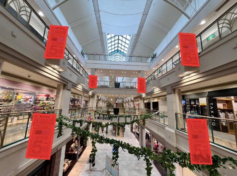 【イオンモール秋田】モール内広告 通路フラッグバナーの画像