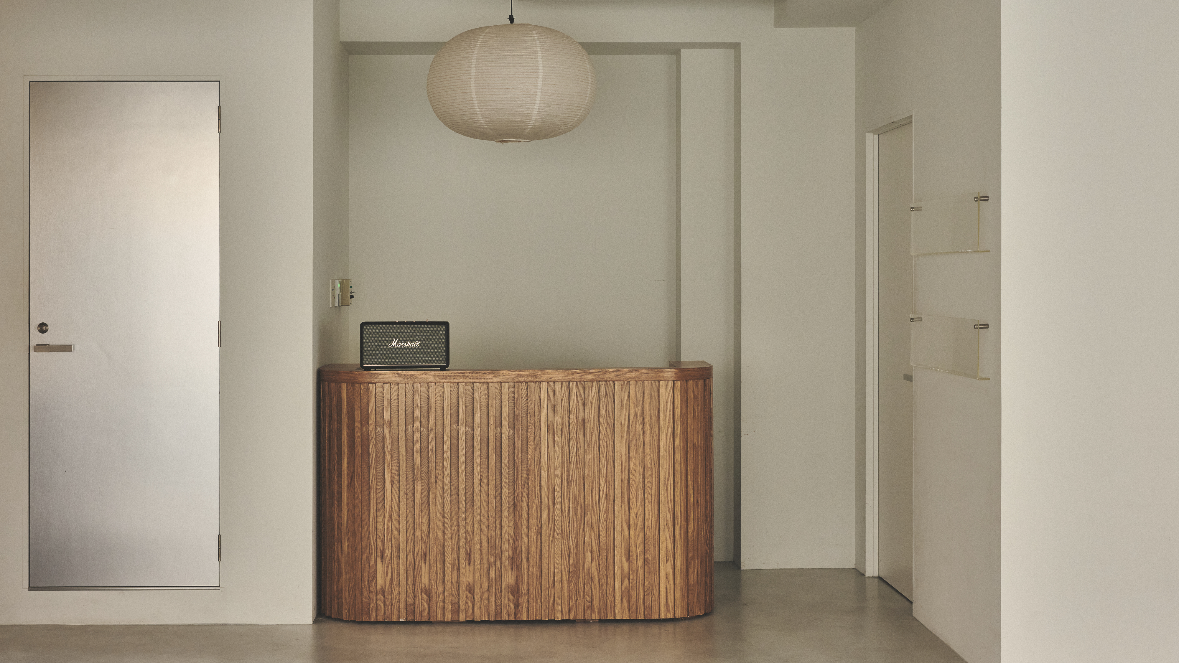 【明治神宮前駅4分／原宿駅4分】自然光あふれる白壁モルタルのミニマルなイベントスペース／展示会・ポップアップ・撮影に最適