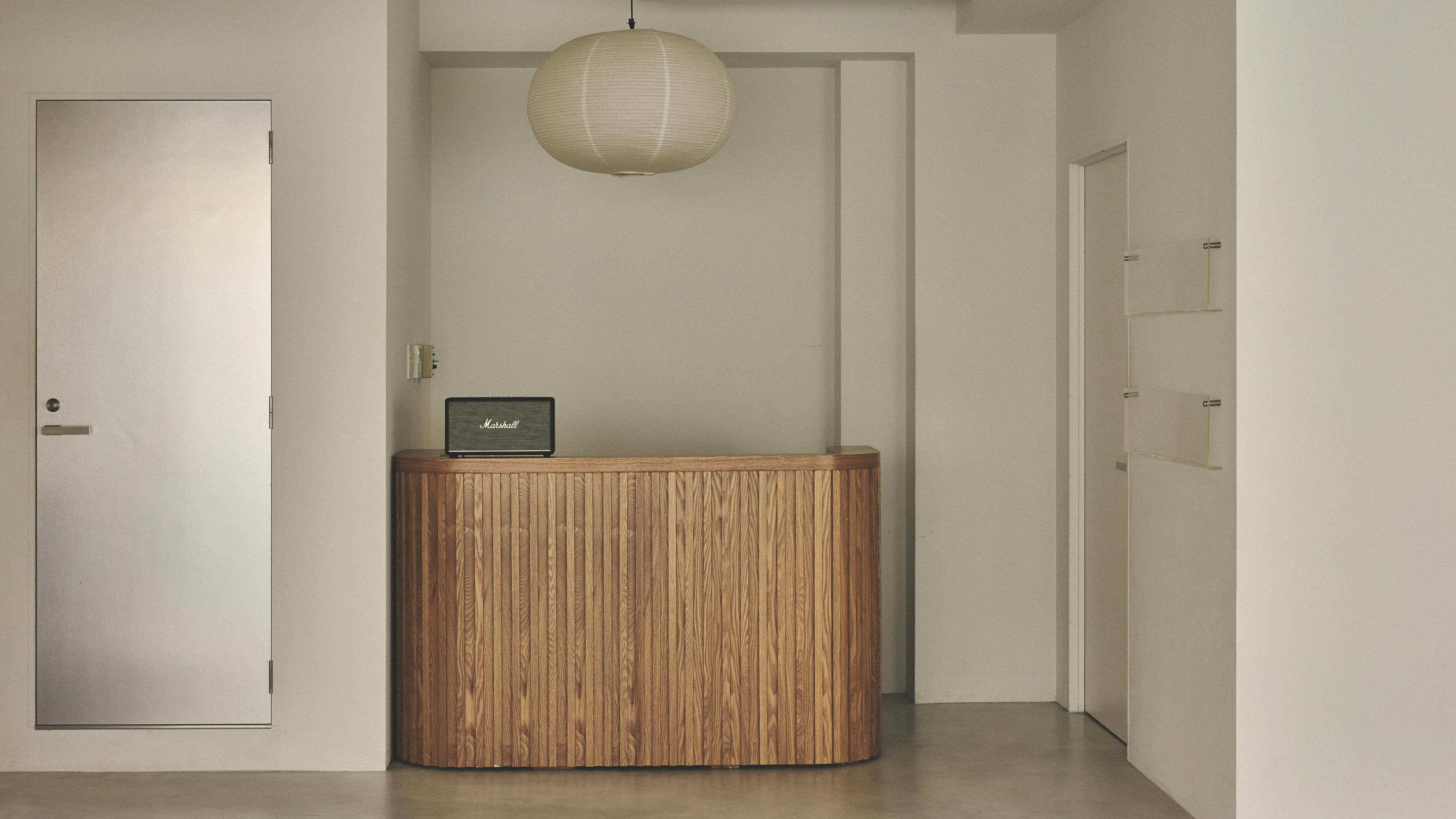 【明治神宮前駅4分／原宿駅4分】自然光あふれる白壁モルタルのミニマルなイベントスペース／展示会・ポップアップ・撮影に最適