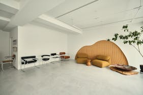 【明治神宮前駅4分/原宿駅4分】自然光あふれる白壁モルタルのミニマルなイベントスペース/展示会・ポップアップ・撮影に最適