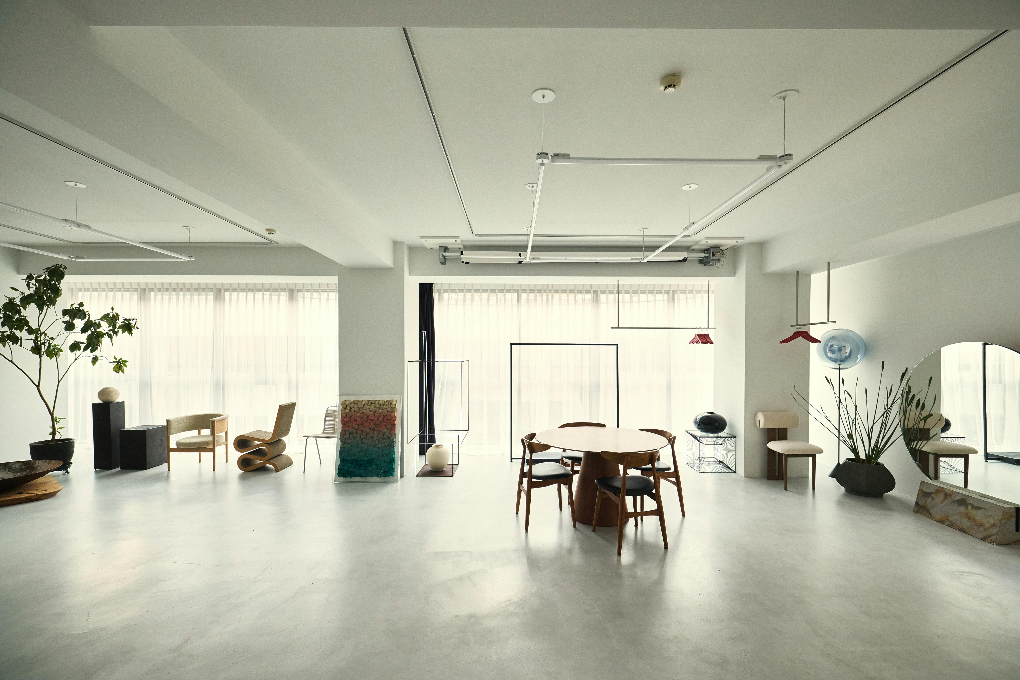 【明治神宮前駅4分/原宿駅4分】自然光あふれる白壁モルタルのミニマルなイベントスペース/展示会・ポップアップ・撮影に最適