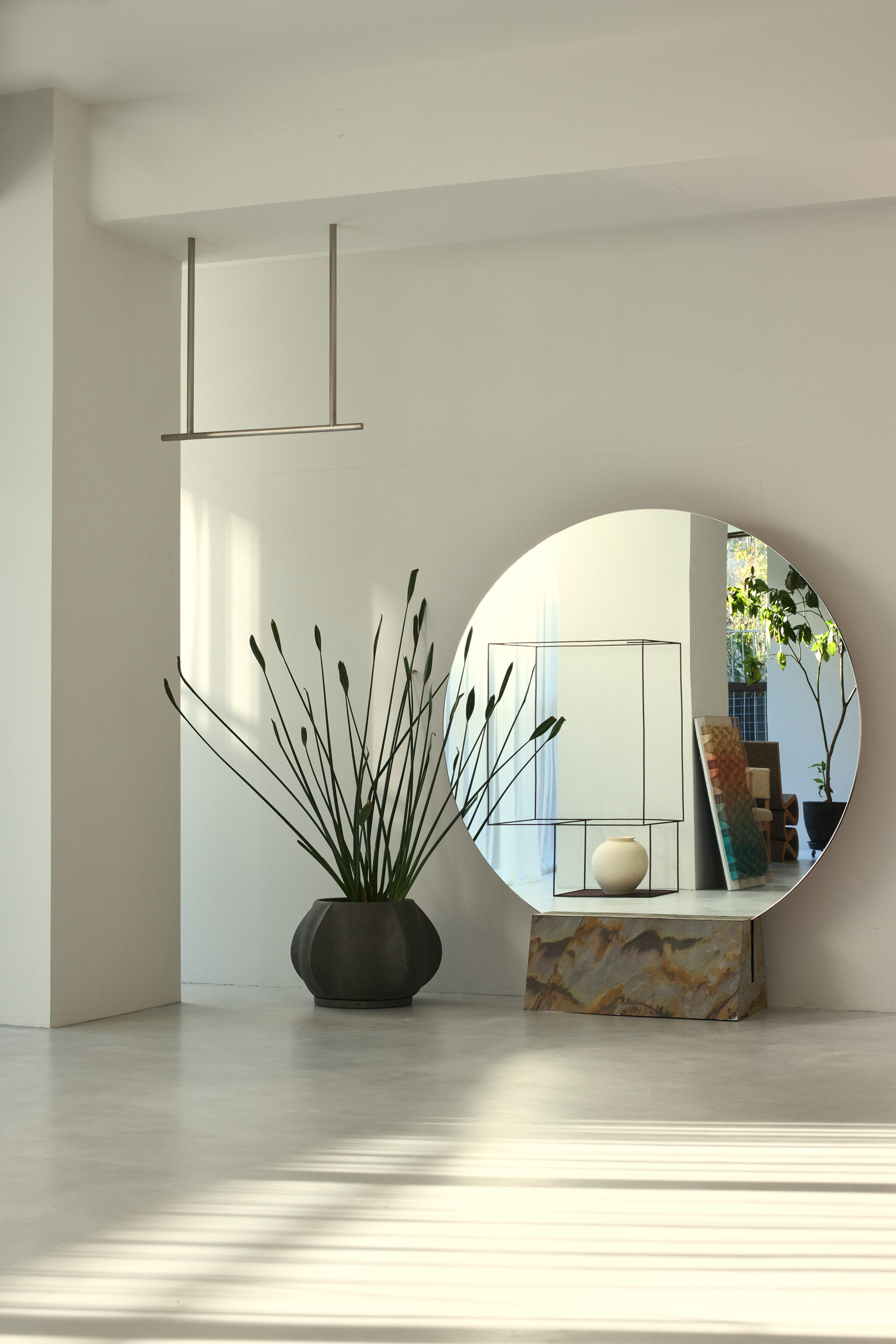 【明治神宮前駅4分／原宿駅4分】自然光あふれる白壁モルタルのミニマルなイベントスペース／展示会・ポップアップ・撮影に最適