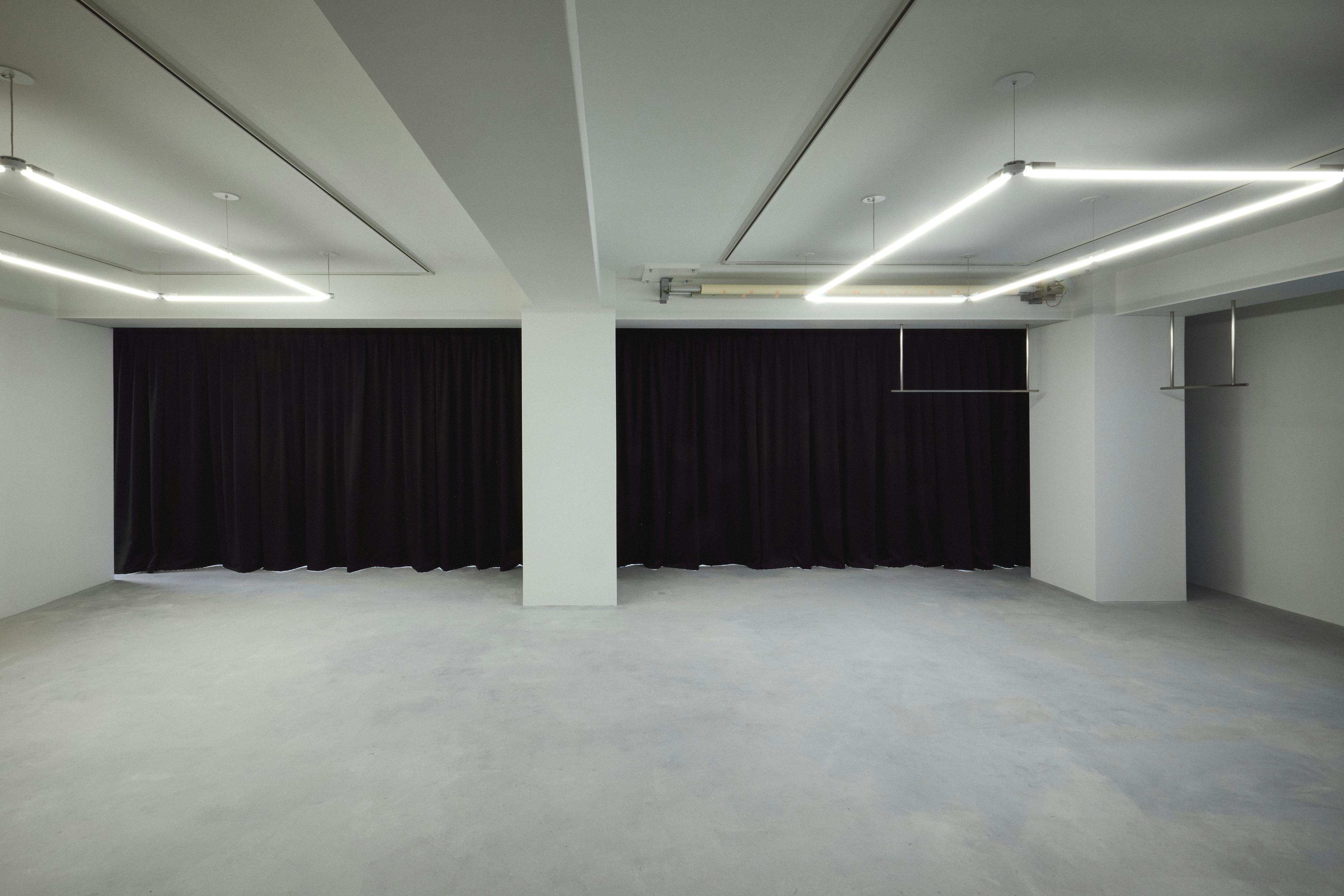 【明治神宮前駅4分／原宿駅4分】自然光あふれる白壁モルタルのミニマルなイベントスペース／展示会・ポップアップ・撮影に最適