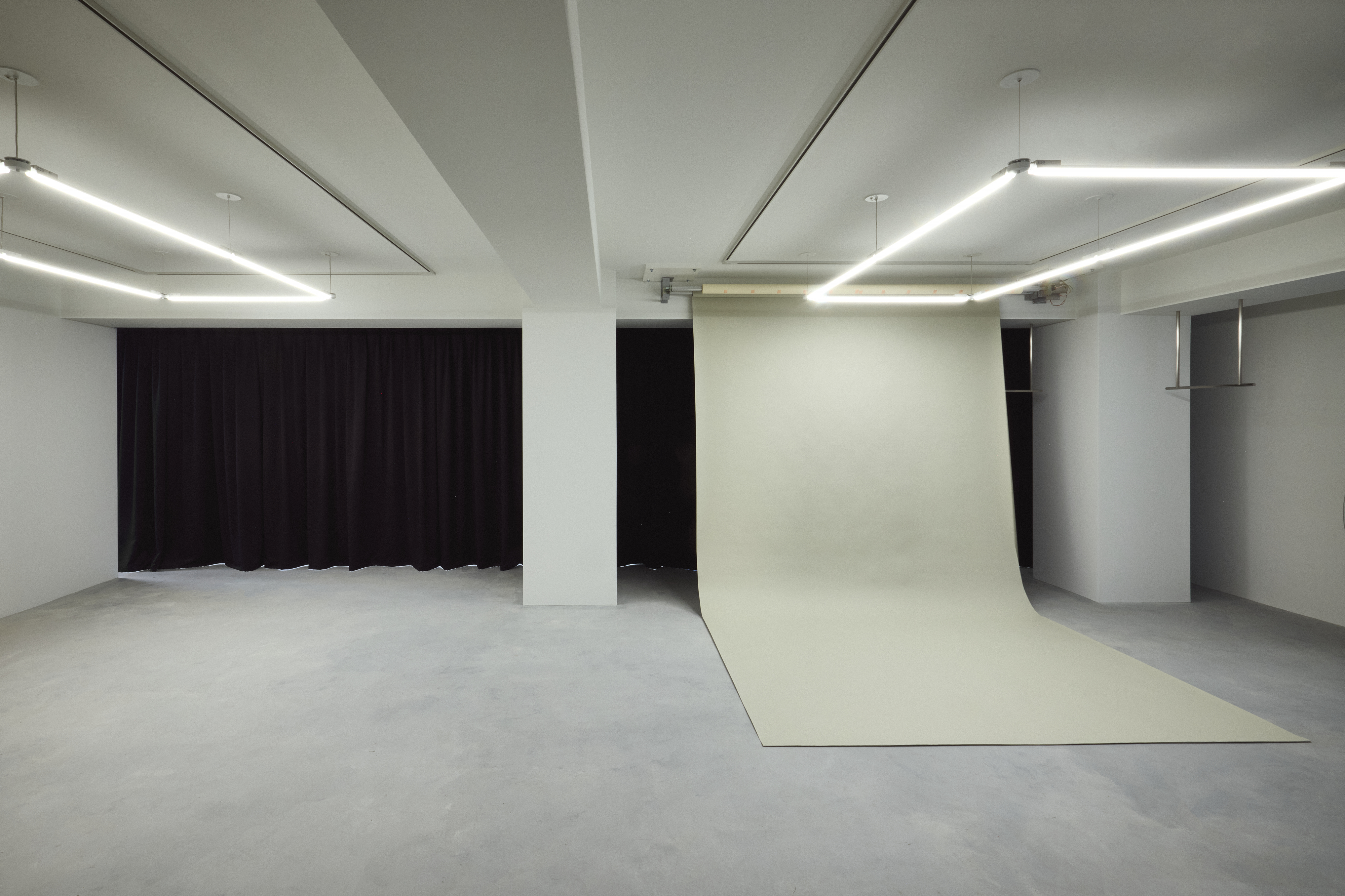 【明治神宮前駅4分／原宿駅4分】自然光あふれる白壁モルタルのミニマルなイベントスペース／展示会・ポップアップ・撮影に最適