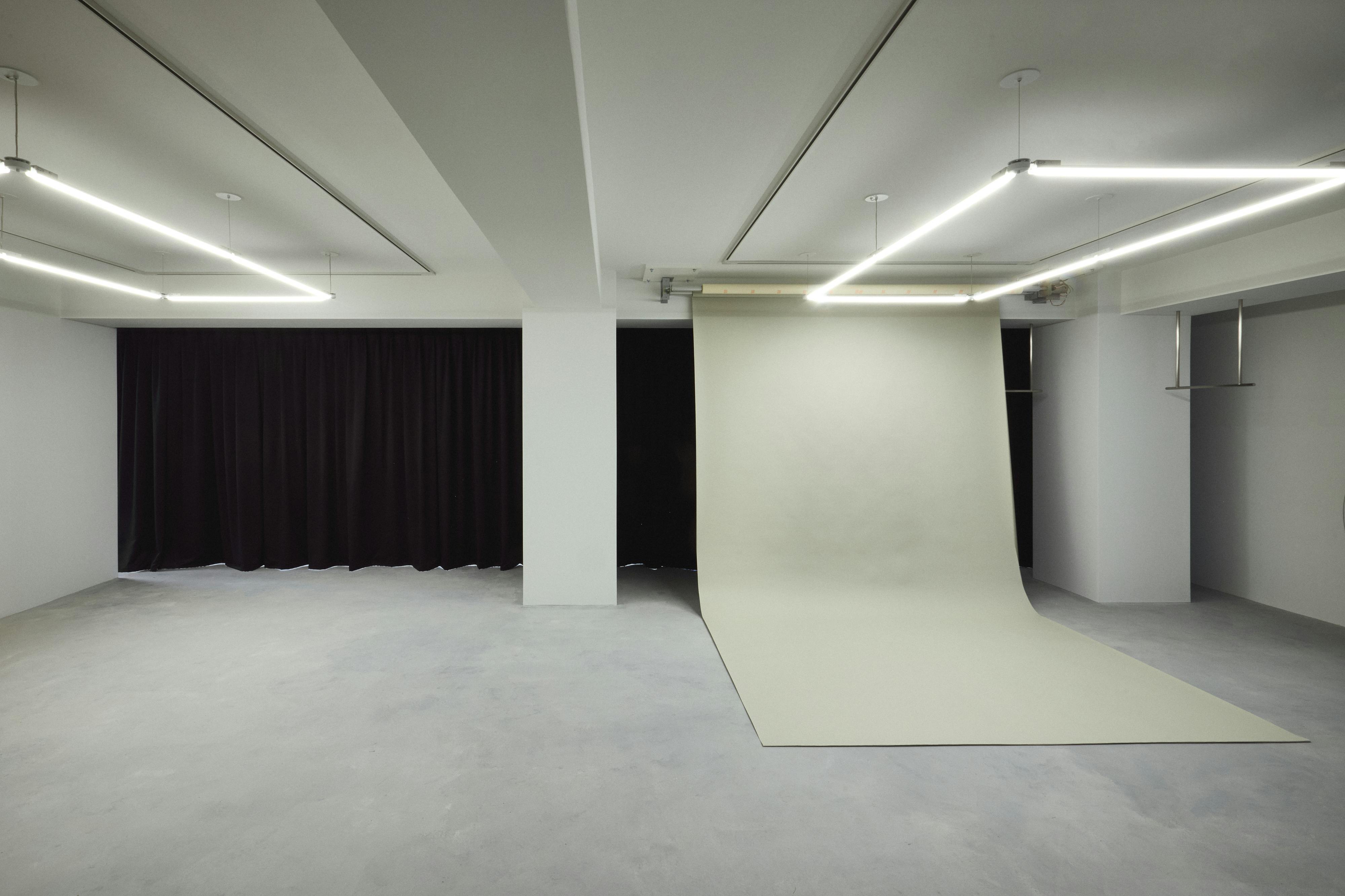 【明治神宮前駅4分／原宿駅4分】自然光あふれる白壁モルタルのミニマルなイベントスペース／展示会・ポップアップ・撮影に最適