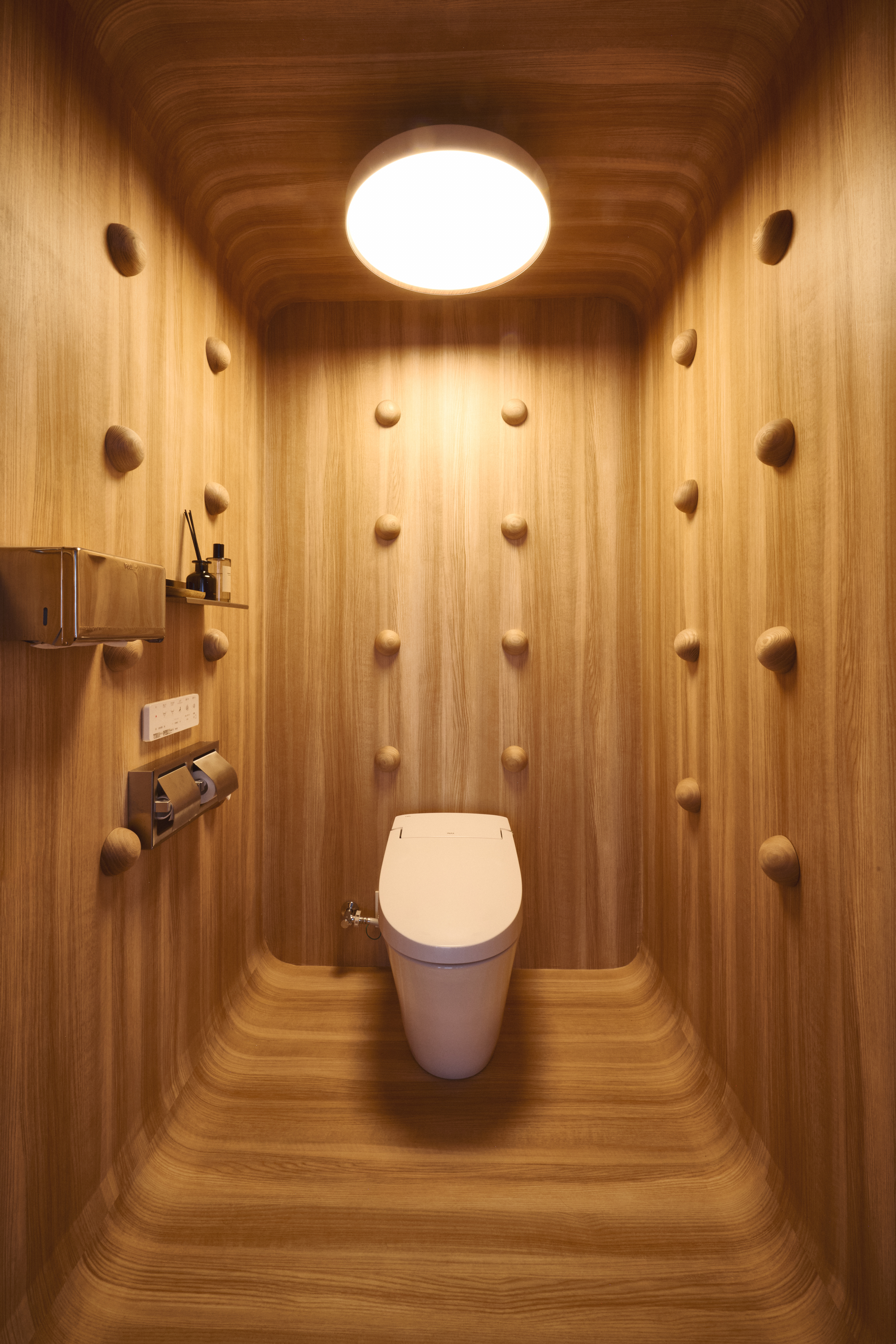 【明治神宮前駅4分／原宿駅4分】自然光あふれる白壁モルタルのミニマルなイベントスペース／展示会・ポップアップ・撮影に最適