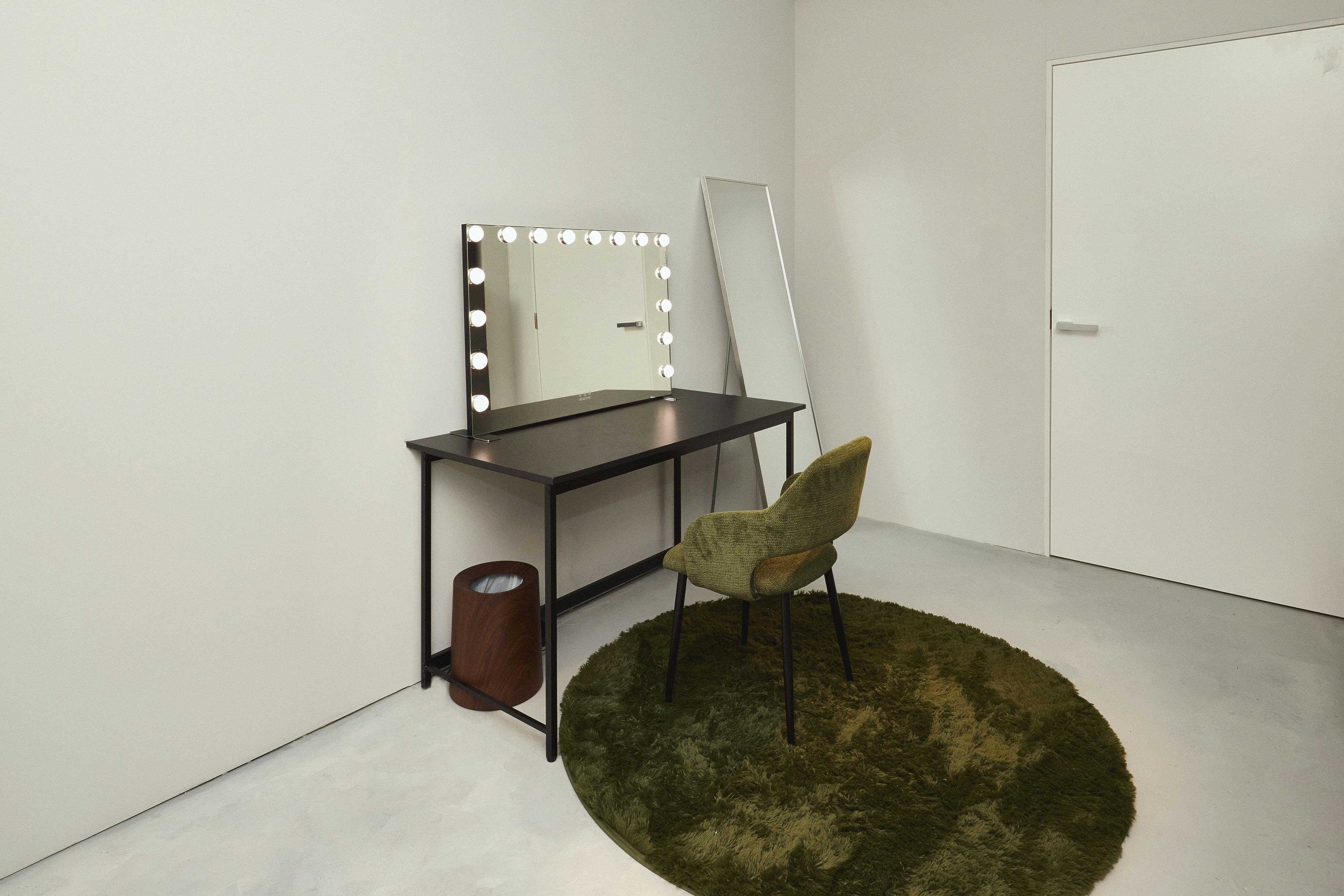 【明治神宮前駅4分／原宿駅4分】自然光あふれる白壁モルタルのミニマルなイベントスペース／展示会・ポップアップ・撮影に最適