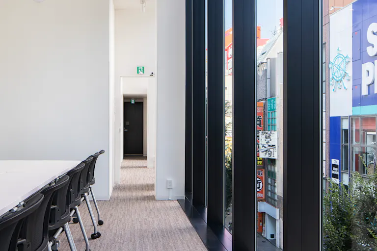 【新宿駅1分】展示会場やトークショーイベント会場でも利用可能な日本屈指の好立地を誇る会議室レンタルスペース(3F)の画像5