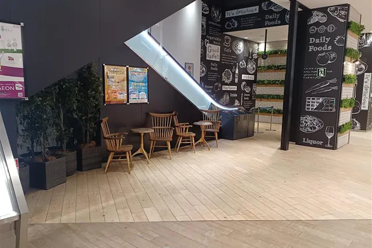 【イオンSENRITO専門館】目の前にスーパーマーケットKOHYOの売り場があり、人通りが多く活気に溢れたスペースです。の画像2