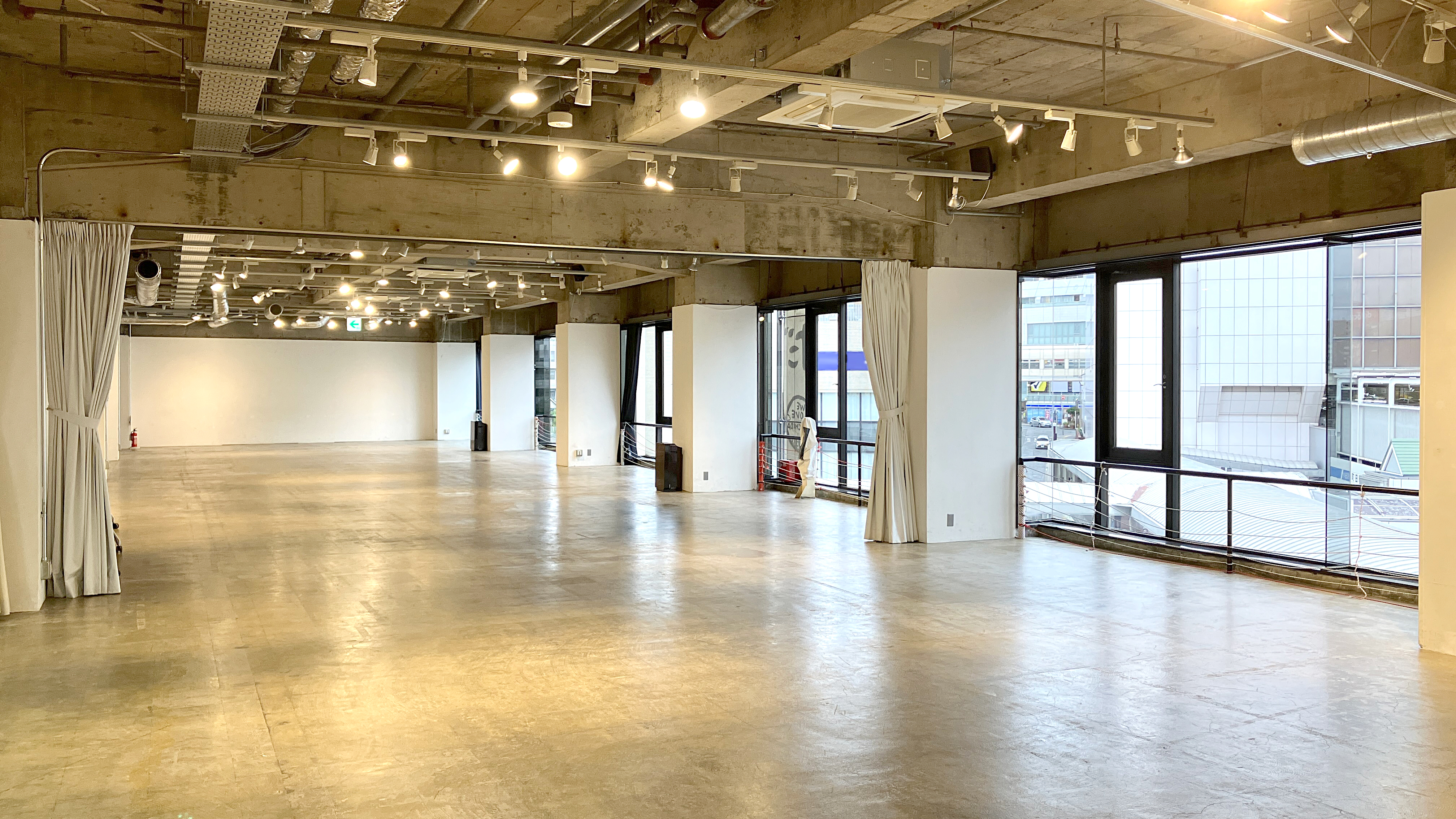 【町田パリオ】町田駅直結の大型イベントや展示会、販売会の会場に最適な町田エリアの街中が一望できる開放感あふれるイベントスペース(A北/183㎡)