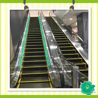 【イオンモール多摩平の森】モール内広告 エスカレーター裾