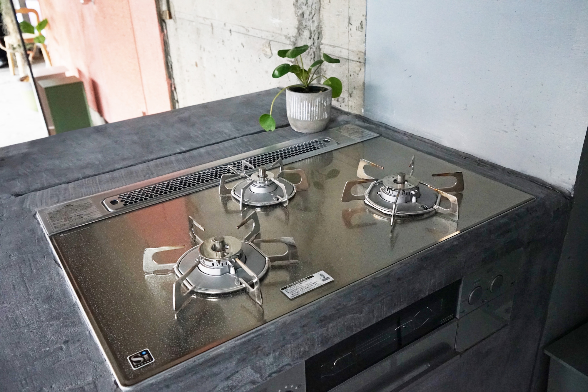 3口コンロがございます。