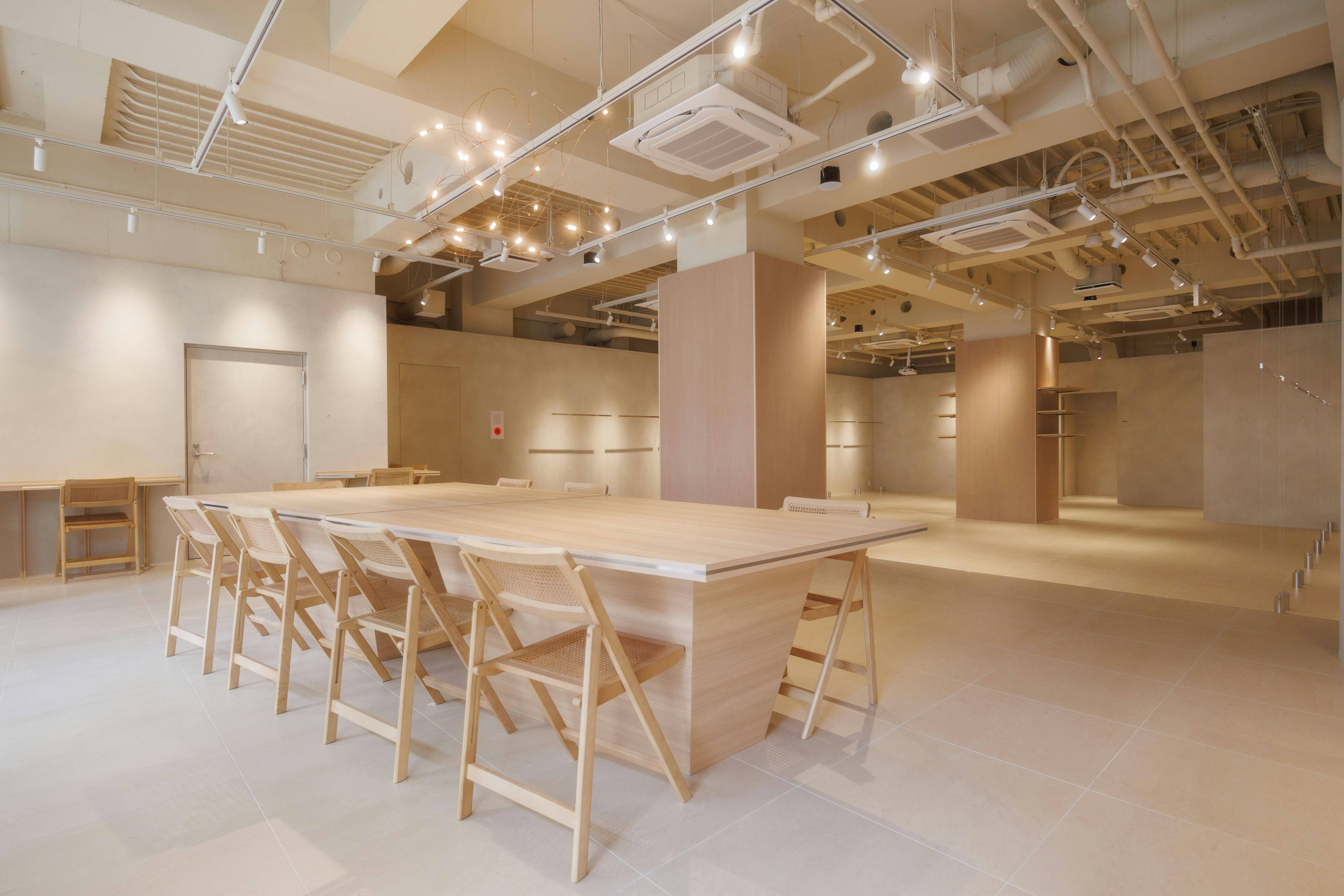 【表参道駅7分】カフェ併設230㎡ワンフロアー路面スペース、ポップアップ、コスメ、ギャラリー、パーティー、展示会に最適