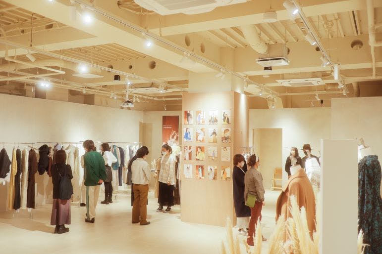 【表参道駅7分】カフェ併設230㎡ワンフロアー路面スペース、ポップアップ、コスメ、ギャラリー、パーティー、展示会に最適