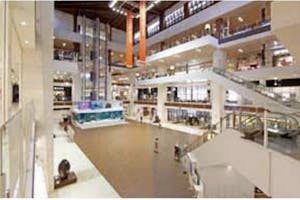 【イオンモール沖縄ライカム】1F グランドスクエア