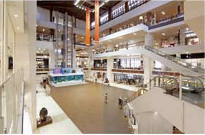 【イオンモール沖縄ライカム】1F グランドスクエア