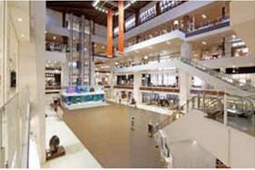 【イオンモール沖縄ライカム】1F グランドスクエア