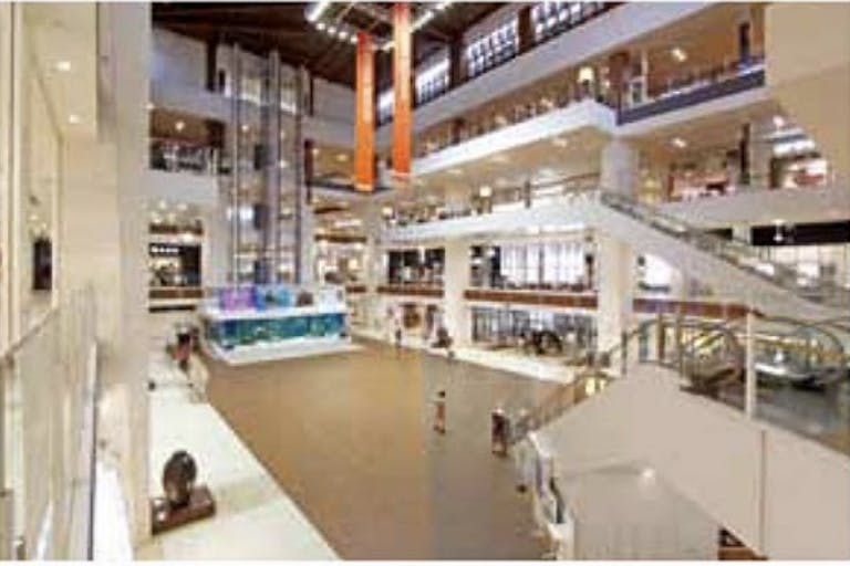 【イオンモール沖縄ライカム】1F グランドスクエアの画像2